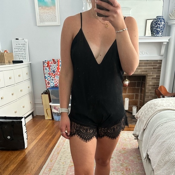 black romper with lace trim - Picture 2 of 3
